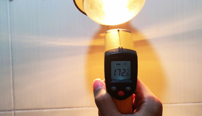 Nhiệt lượng mà bóng đèn hồng ngoại tỏa ra rất lớn