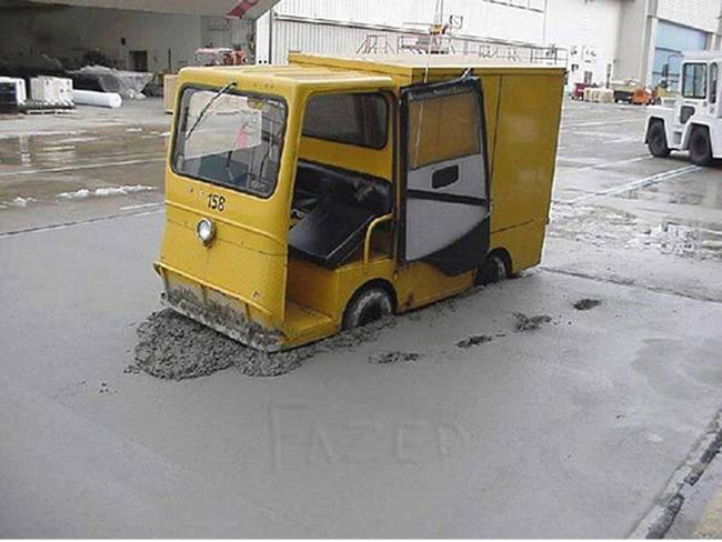 Cả người lái và máy trải nhựa đường đều có một ngày tồi tệ