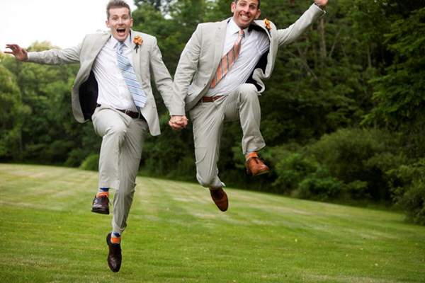 Một người đàn ông có xác suất trở thành đồng tính và bị thu hút bởi những người đàn ông khác cao hơn nếu có nhiều anh trai