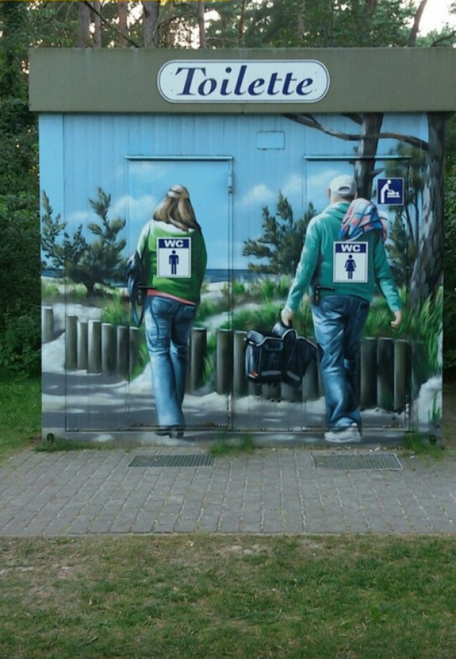 Nhà vệ sinh này chỉ chờ bạn làm một điều gì đó sai lầm!