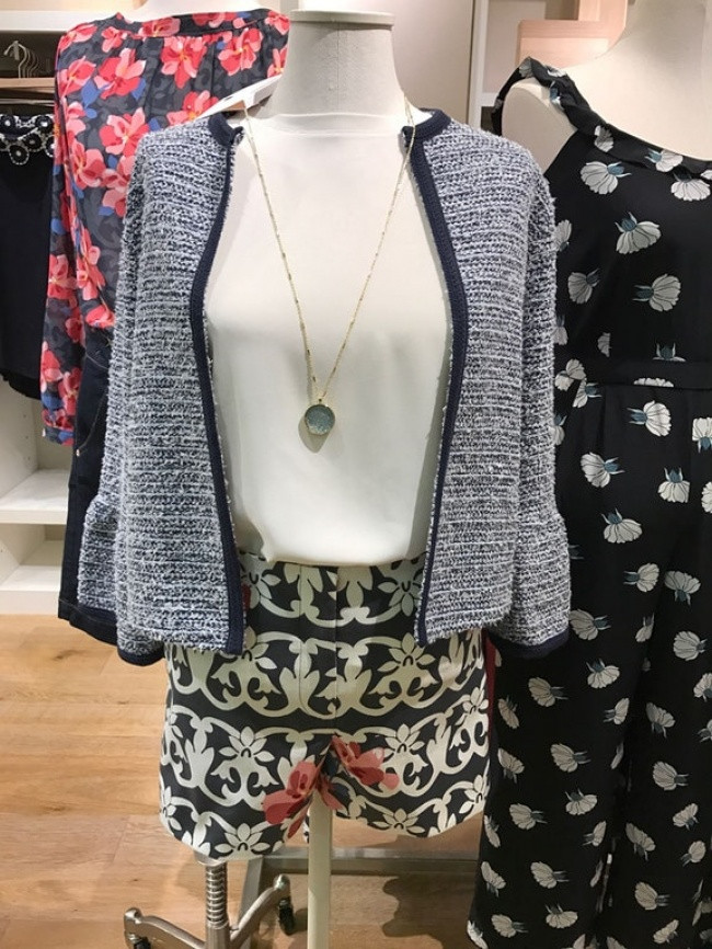 Họ nên in hoa màu đỏ ở chỗ khác thì đúng hơn...