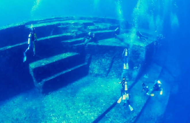 Thành phố bí ẩn dưới đáy đại dương ở Nhật