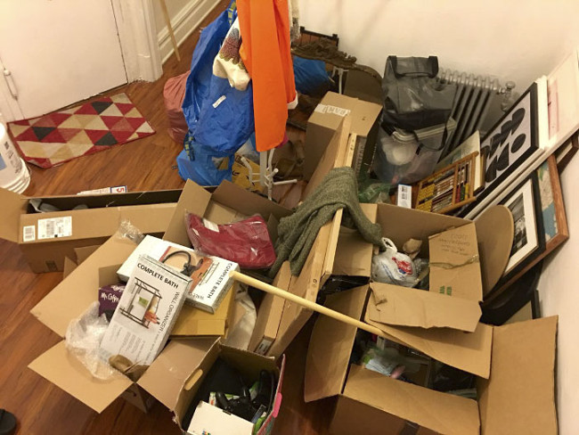 Lần này lại trốn trong hộp các bạn ạ!