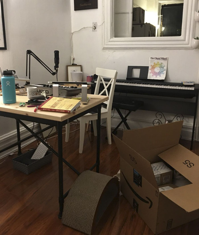 Trong chiếc thùng S5 có sinh vật nào lạ không?