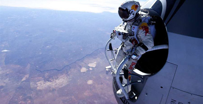 Felix Baumgartner chuẩn bị thực hiện cú nhảy lịch sử