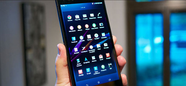 ới nhìn thì quả nhiên trông phablet hơi cồng kềnh so với điện thoại