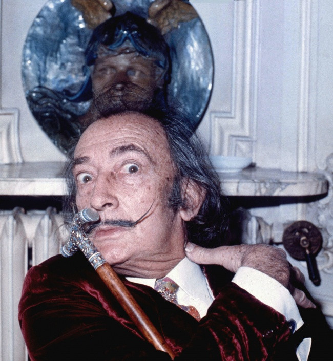 Ria mép của danh họa người Tây Ban Nha Salvador Dali