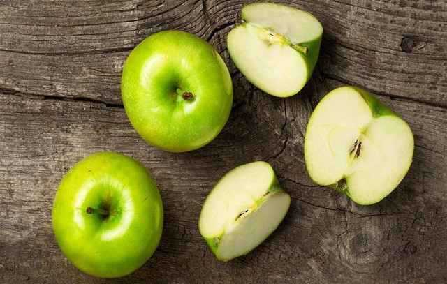 Cộng hòa Séc dự đoán năm mới với trái táo