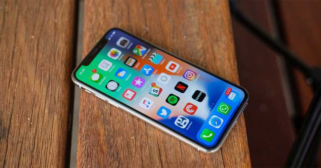 Kiểm tra ngoại hình iPhone X 