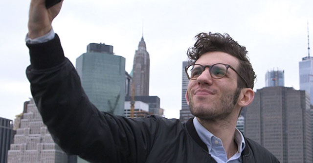 Hóa ra giơ điện thoại lên trời lại không ích gì