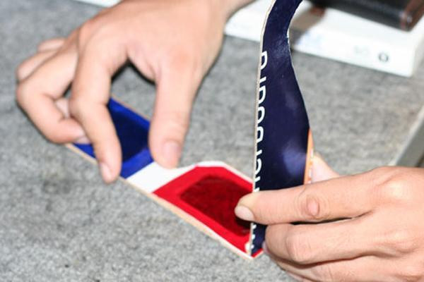 Dùng băng dính để cố định 