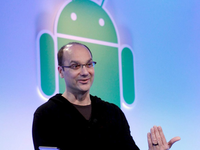 Năm 2005, Google mua Android, một công ty khởi nghiệp nhỏ đã tạo nên hệ điều hành cho máy ảnh kỹ thuật số.