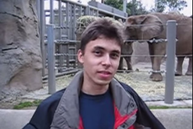 Năm 2006, Google mua lại YouTube - trang video lớn nhất với giá 1,65 tỷ USD.