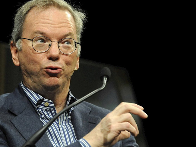 Và giờ đây, Schmidt đang bước ra khỏi chiếc ghế chủ tịch điều hành của Alphabet.