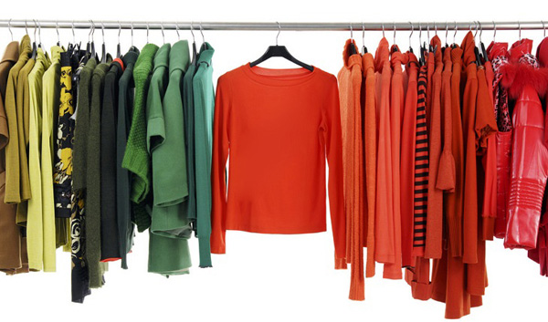 Treo quần áo sẽ giúp chống nhăn hơn