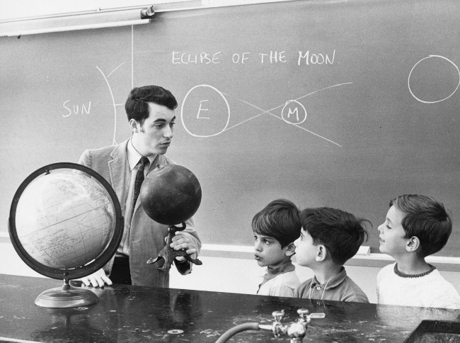 Ngay cả khi thiết bị công nghệ đang được sử dụng ngày càng nhiều trong các lớp học, giáo viên vẫn sẽ một đóng vai trò quan trọng.