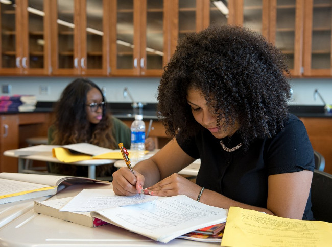 Cho dù thiết bị công nghệ có xuất hiện nhiều trong các lớp học thì vai trò của nó vẫn cần phải được xác định lại.