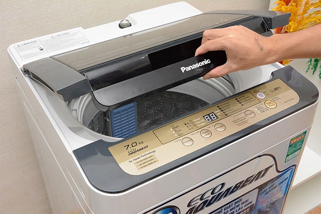 Nắp máy đóng không chặt hoặc bị kẹt.