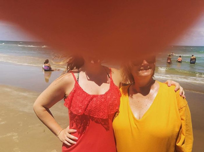 Cứ không thấy mặt, mặc định là xinh!