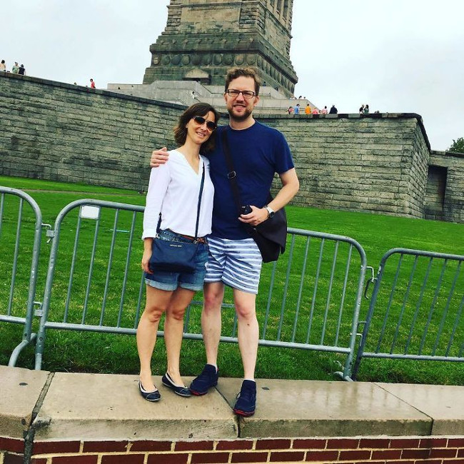 Bức ảnh này được đấy nhưng chúng tôi muốn chụp với bức tượng Nữ Thần tự do mà!