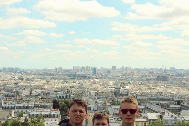 Ai cũng nhờ chụp ảnh hộ kiểu này thì nhiếp ảnh dạo chết đói à?