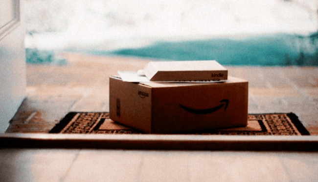 Amazon thỉnh thoảng gói các mặt hàng vào hộp các-tông quá lớn rõ ràng là do lỗi nhập dữ liệu.