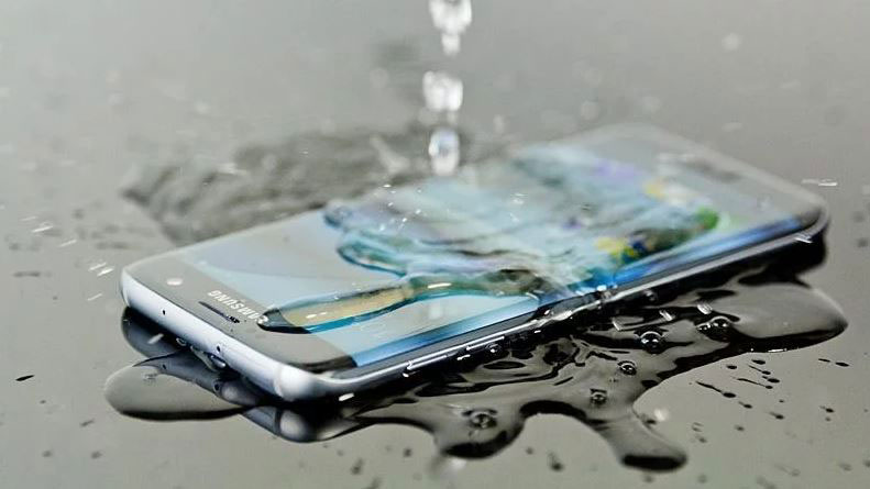 Muốn chống nước, bụi xâm nhập thì càng kín càng tốt