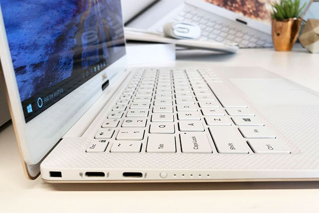XPS 13 có 3 cổng Thunderbolt USB-C 3.1