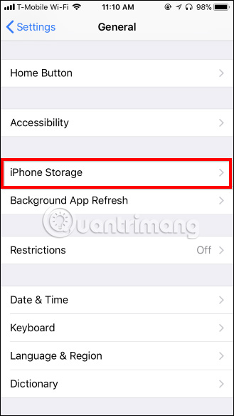 Mở Cài đặt chung (General) và chạm vào Lưu trữ iPhone (iPhone Storage) hoặc Lưu trữ iPad (iPad Storage).
