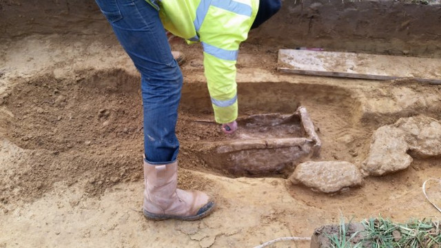 Ngôi mộ 1600 năm của La Mã với các đồng tiền cổ được phát hiện ở Somerset