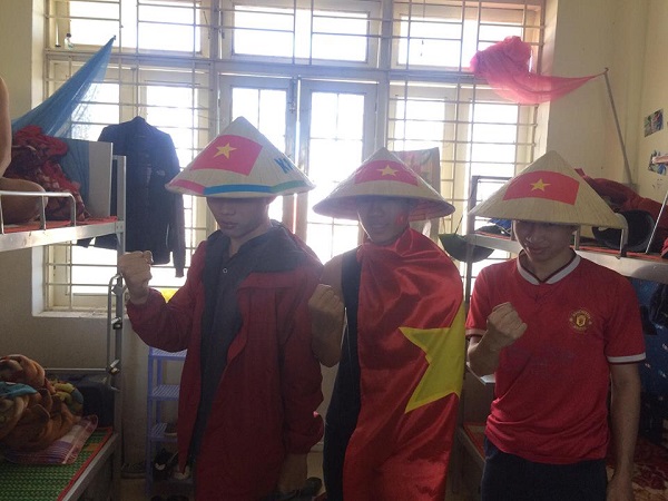 Muôn kiểu cổ động cho U23 Việt Nam trước giờ G của các fan 1