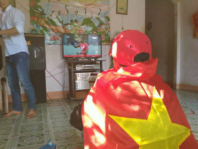 Muôn kiểu cổ động cho U23 Việt Nam trước giờ G của các fan 24