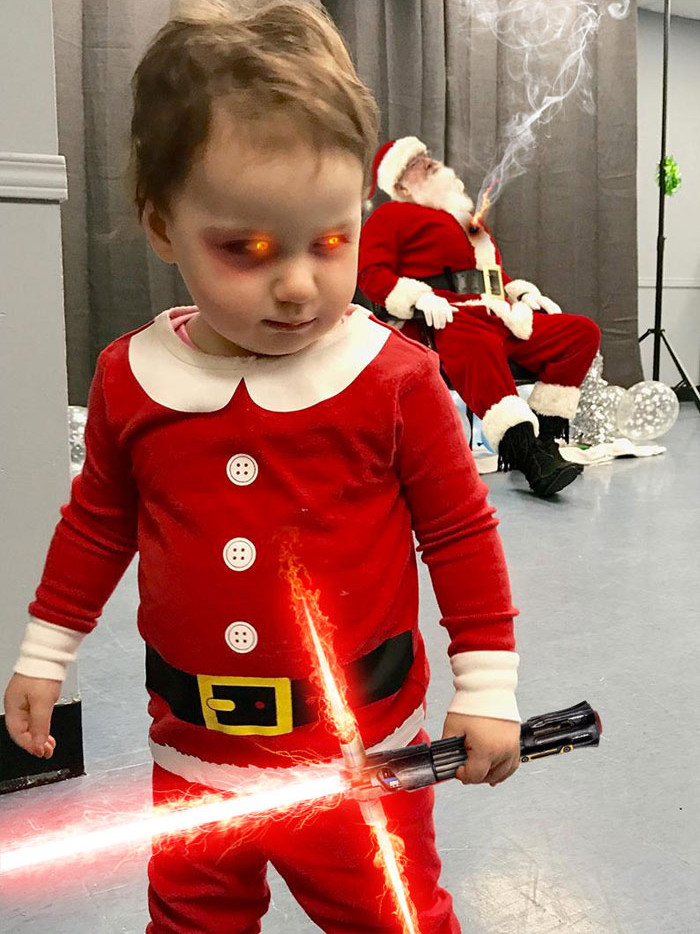 Em bé đến thăm ông già Noel đáng sợ quá!