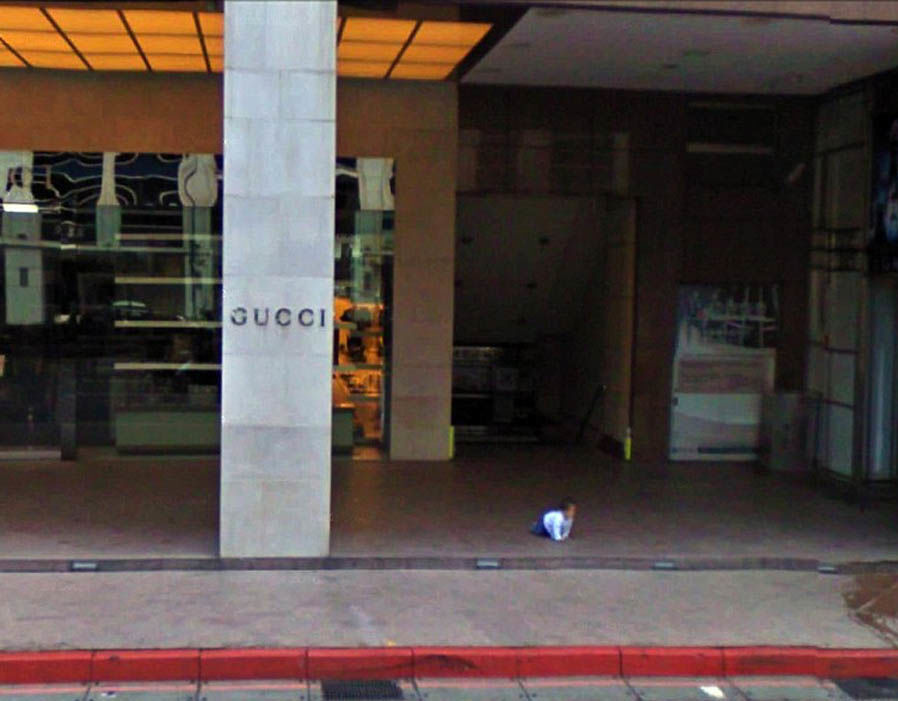 Loạt ảnh hài hước mà Google Maps đã ghi lại trên khắp đường phố thế giới 11