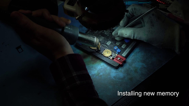 Con chip mới với dung lượng 512GB được hàn vào bo mạch chủ