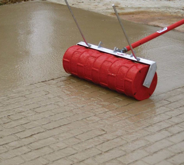 Con lăn khổng lồ chia ô trên đường giúp người xây dựng đỡ khổ biết bao nhiêu.