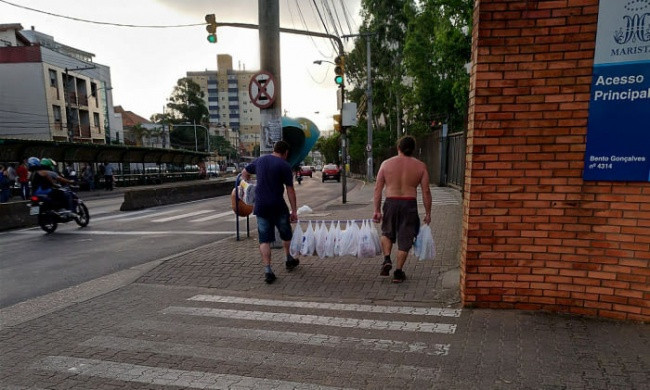 Nhìn thì khá ngớ ngẩn nhưng lại được việc phết.