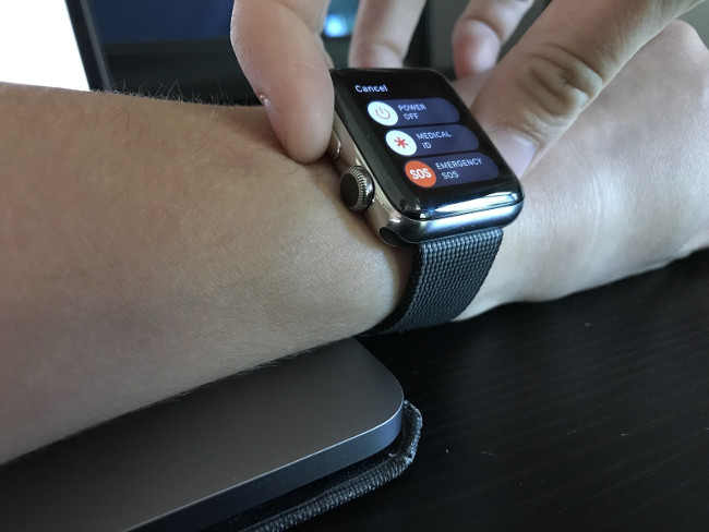 Instructions for adding emergency contacts to iPhone or Apple Watch