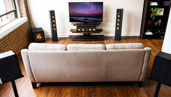 Hãy đặt 2 loa trước ở hai bên và đối xứng với loa trung tâm. 