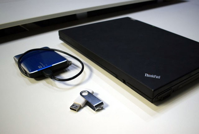 Nhiều người cho rằng, các dữ liệu trên ổ cứng cơ sẽ bị xóa sạch nếu đặt gần đó một cục nam châm