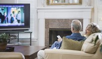 Hướng dẫn chọn mua tivi phù hợp cho gia đình có người lớn tuổi