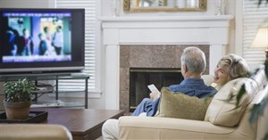 Hướng dẫn chọn mua tivi phù hợp cho gia đình có người lớn tuổi