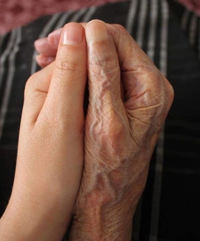 Thời gian trôi qua rất nhanh, chớp mắt đã thấy mình già.