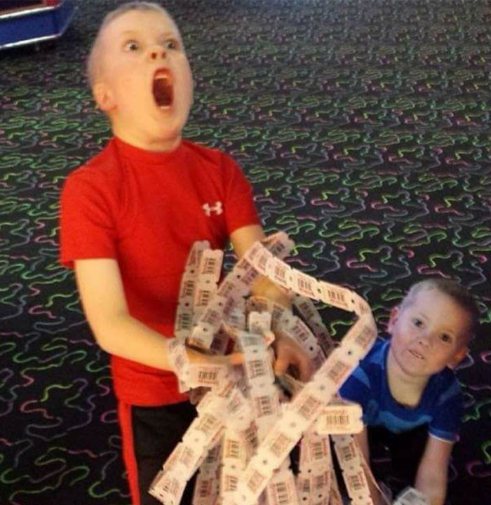 Cảm giác thắng Jackpot tại quán ăn Chuck E Cheeses.