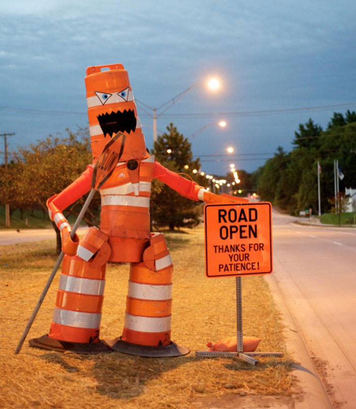 Khuôn mặt đáng sợ cùng lời cảnh báo ngọt ngào.