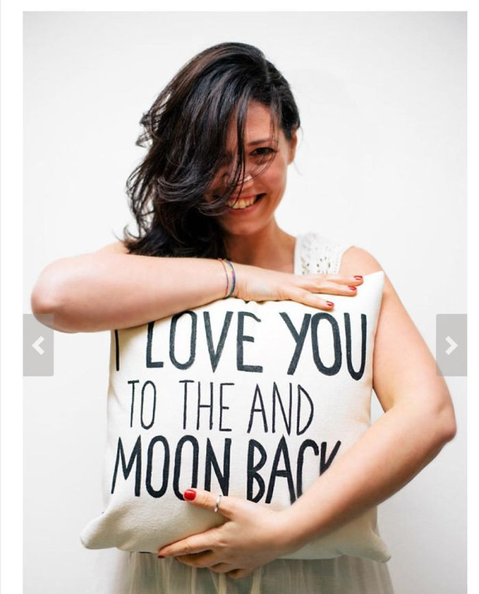 Tớ yêu câu nhiều như quãng đường đến cung trăng và ngược lại!