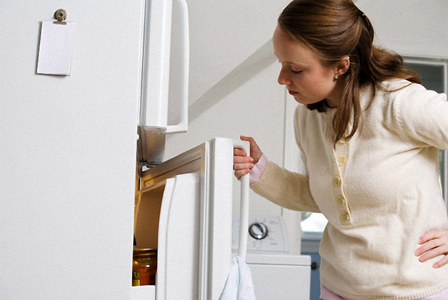 Nguyên nhân và cách khắc phục khi tủ lạnh bị ra mồ hôi, đọng hơi nước