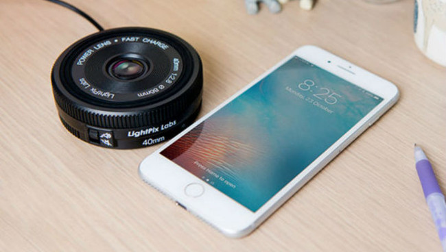 Bộ sạc điện thoại không dây giống như một ống kính máy ảnh