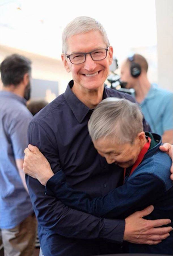 CEO của Apple và Masako Wakamiya.