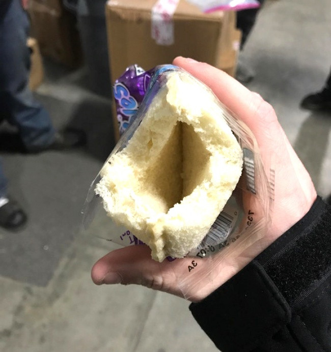 Bánh mì sandwich của tôi không có gì trong đó cả!